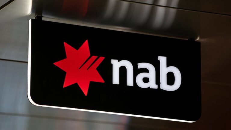 NAB 员工对管理层要求重返办公室感到愤怒