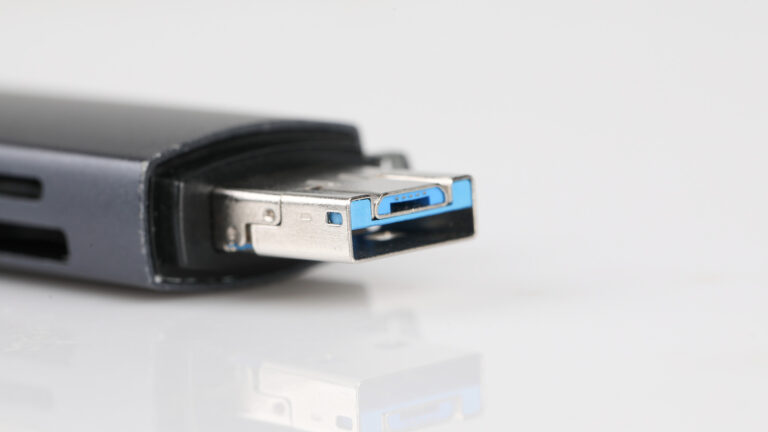 这是您现在可以购买的最大容量的 USB 拇指驱动器