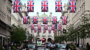英国延长对俄罗斯的制裁，以应对最近对乌克兰的大规模无人机袭击