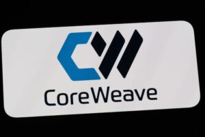 CoreWeave 成为第一个大规模部署 Nvidia GB200 Grace Blackwell 系统的公司——尽管收入超出预期，但 CRWV 股价下跌超过 6%