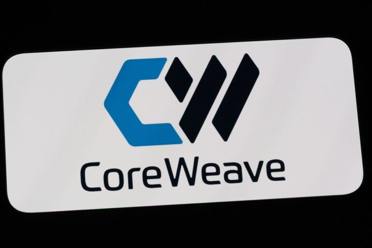 CoreWeave 成为第一个大规模部署 Nvidia GB200 Grace Blackwell 系统的公司——尽管收入超出预期，但 CRWV 股价下跌超过 6%