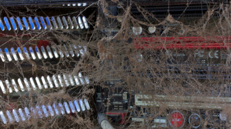 Gallery 展示了德国尘土飞扬、最肮脏的 PC — 400 张为 PC DIY 爱好者呈现迷人恐怖的图片