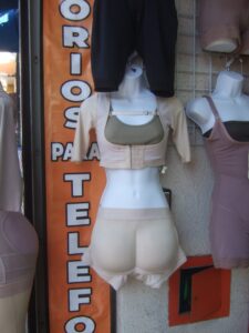 由 AI 设计？
