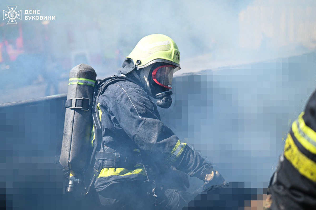 俄罗斯在乌克兰各地发动无人机袭击，袭击敖德萨和铁路线