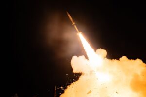美国陆军在逼真的弹道导弹拦截测试中验证了爱国者雷达的继任者