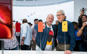 Jony Ive 和 OpenAI 的交易给苹果敲响了警钟