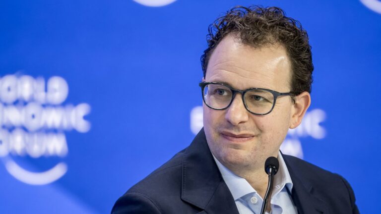 Anthropic CEO：AI 有望在未来 5 年内消灭 50% 的入门级工作岗位