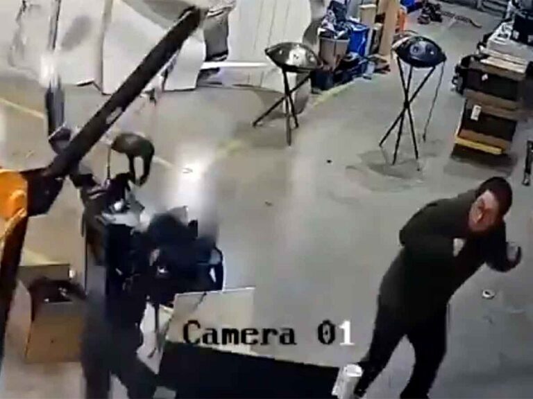 机器人在病毒式的工厂镜头中变得充满敌意