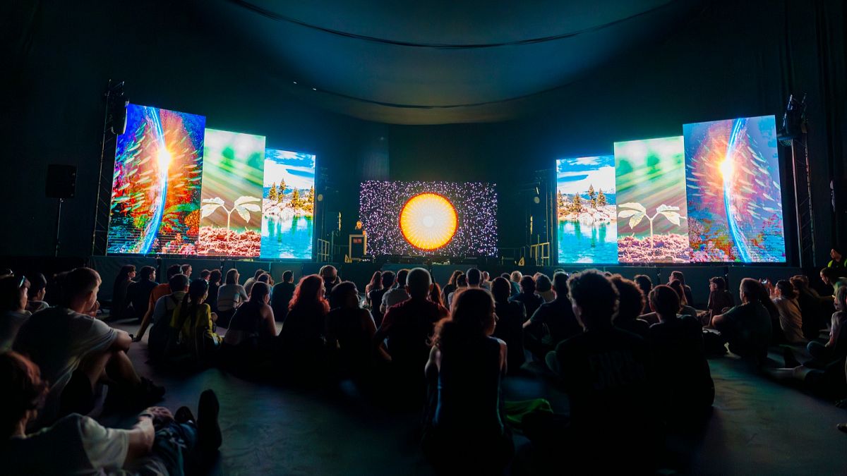 Ville Haimala 和 Yaboi Hanoi 使用 AI 创造一种新的音乐语言