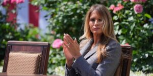 梅拉尼娅·特朗普（Melania Trump）罕见地在白宫露面，称人工智能和社交媒体是“下一代的数字糖果”