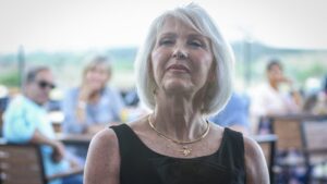 特朗普和司法部试图将前县书记员蒂娜·彼得斯（Tina Peters）从监狱中解救出来