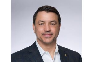 关于数据中心电源合作伙伴关系：与 Compass Datacenters 首席客户官 Raymond Hawkins 的问答