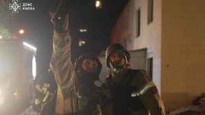 俄罗斯导弹和无人机对基辅的袭击：全市火灾记录，平民受伤 – 照片