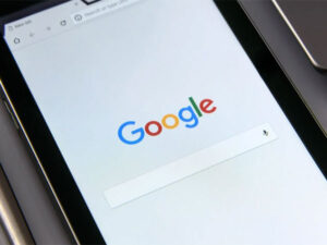 Google 的 iOS 应用程序获得 AI 驱动的文本简化功能