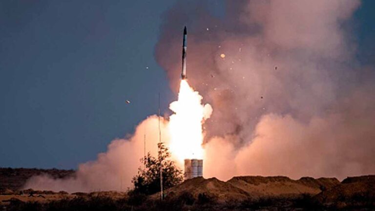 俄罗斯制造的 S-400 防御系统挫败了 Pak 在午夜发动的无人机导弹袭击