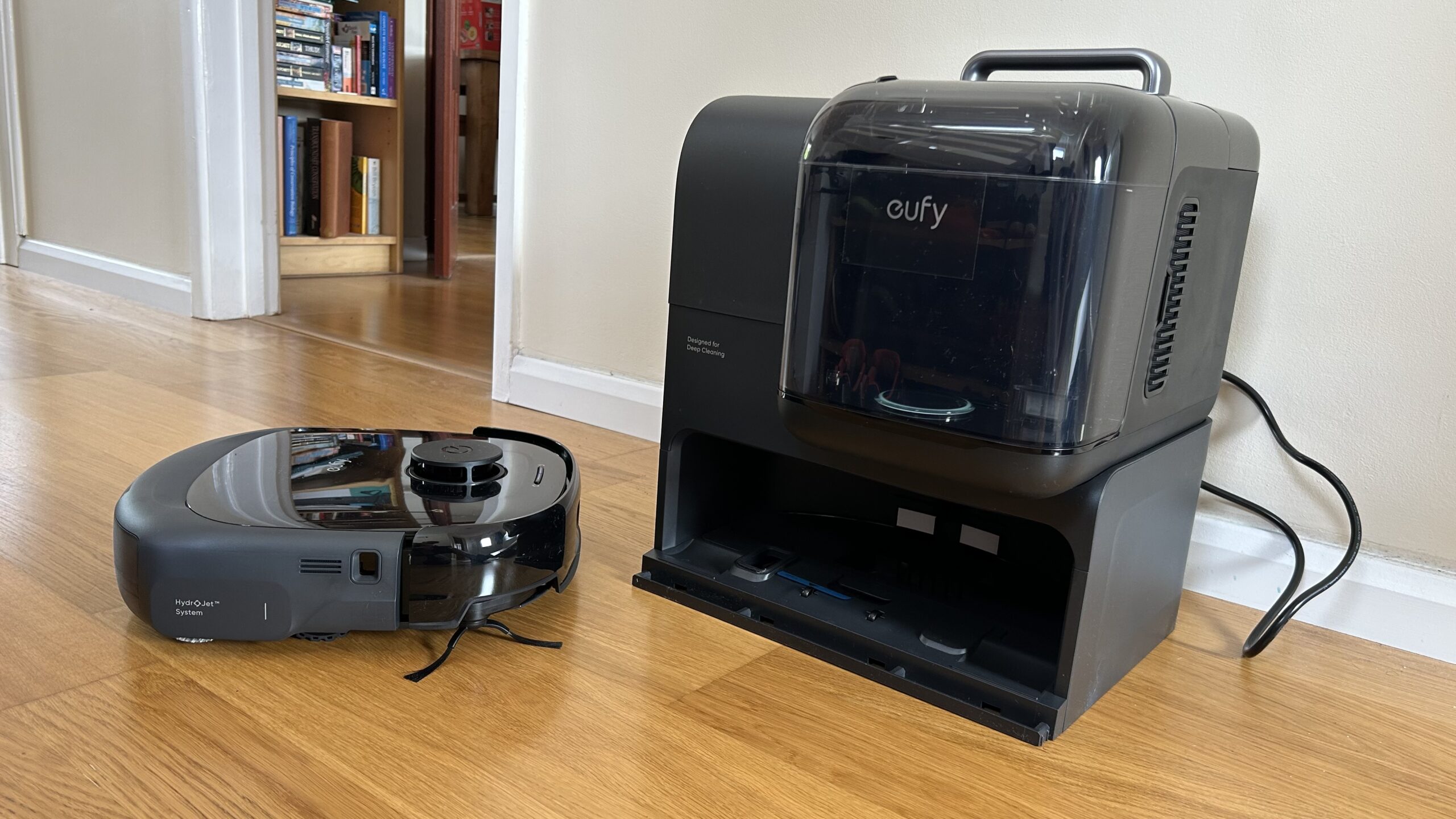 Eufy E28 机器人吸尘器评测：可拆卸便携式深度吸尘器配件是一大特点