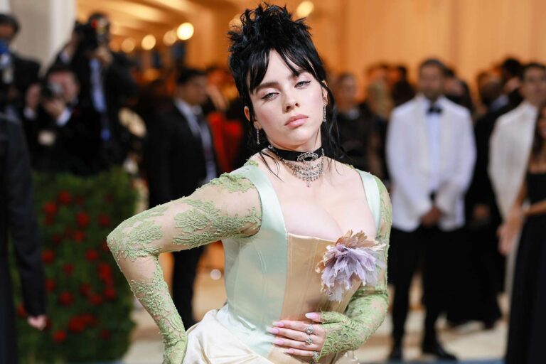 Billie Eilish 对她 2025 年 Met Gala 造型的“垃圾”评论做出了反应——但她甚至都不存在