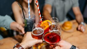 撼动现状：Decidr 和 eBev 联手开发酒店业 AI 代理