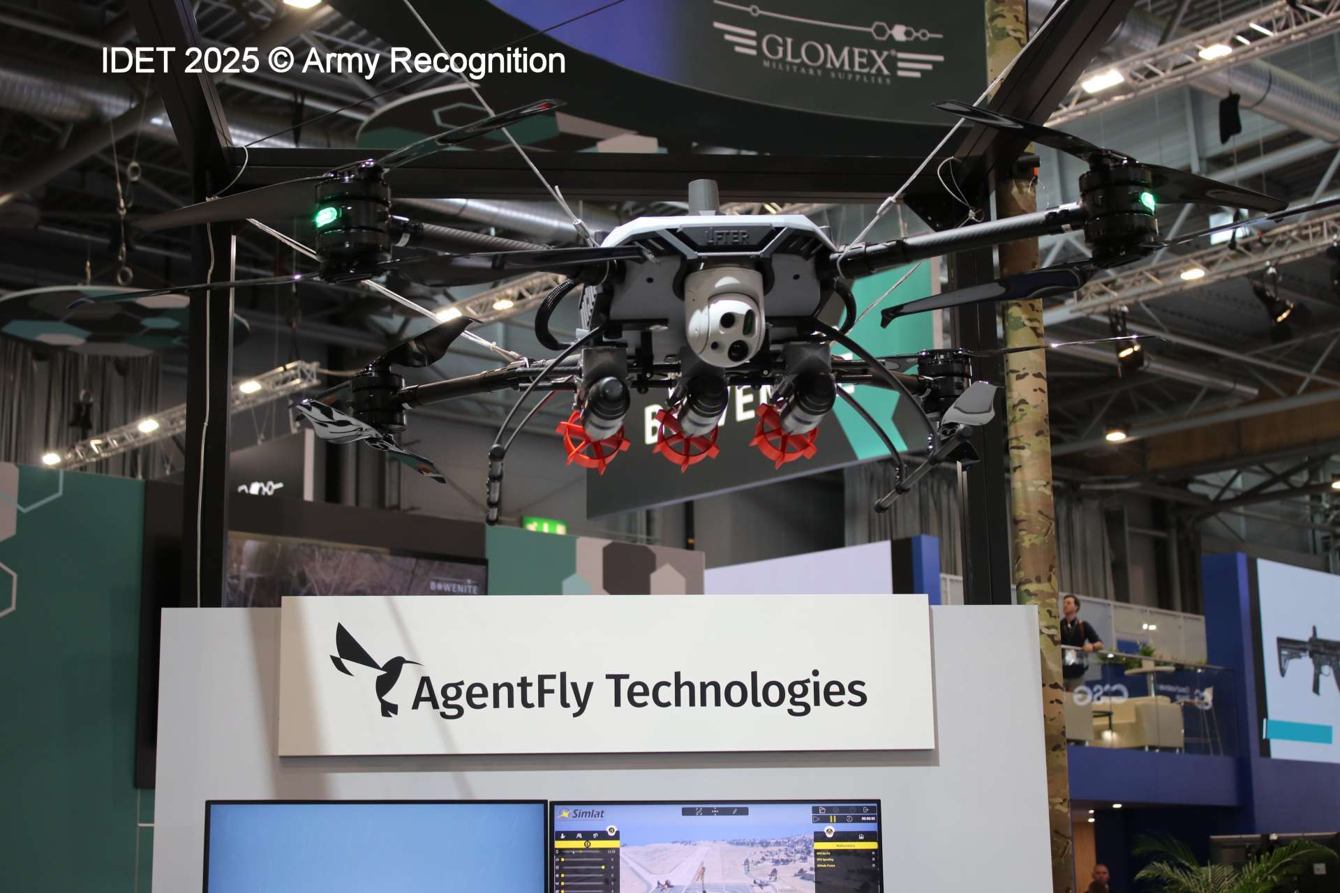 捷克 AgentFly 在 IDET 2025 上展示用于前线补给和 ISR 的 Gorgon X8 战术无人机
