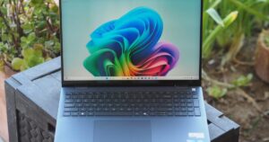 Dell Plus 16 二合一评测：令人印象深刻的新生笔记本电脑首次亮相