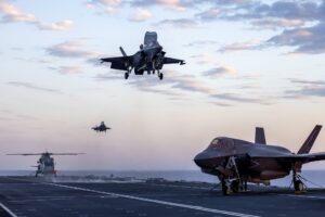 英国恢复交付 F-35B 战斗机，配备升级武器和增强计算系统
