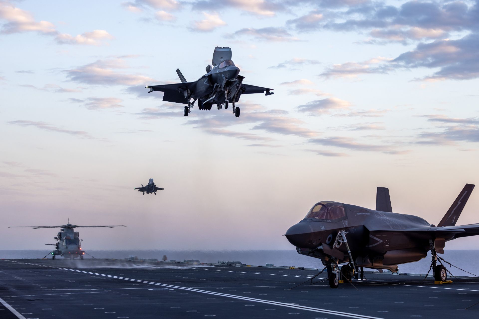 英国恢复交付 F-35B 战斗机，配备升级武器和增强计算系统