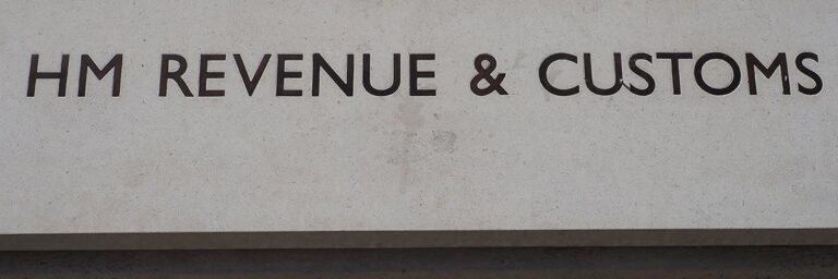 尽管存在邮局丑闻，但富士通仅在 3 月份就从 HMRC 赚取了 £80m