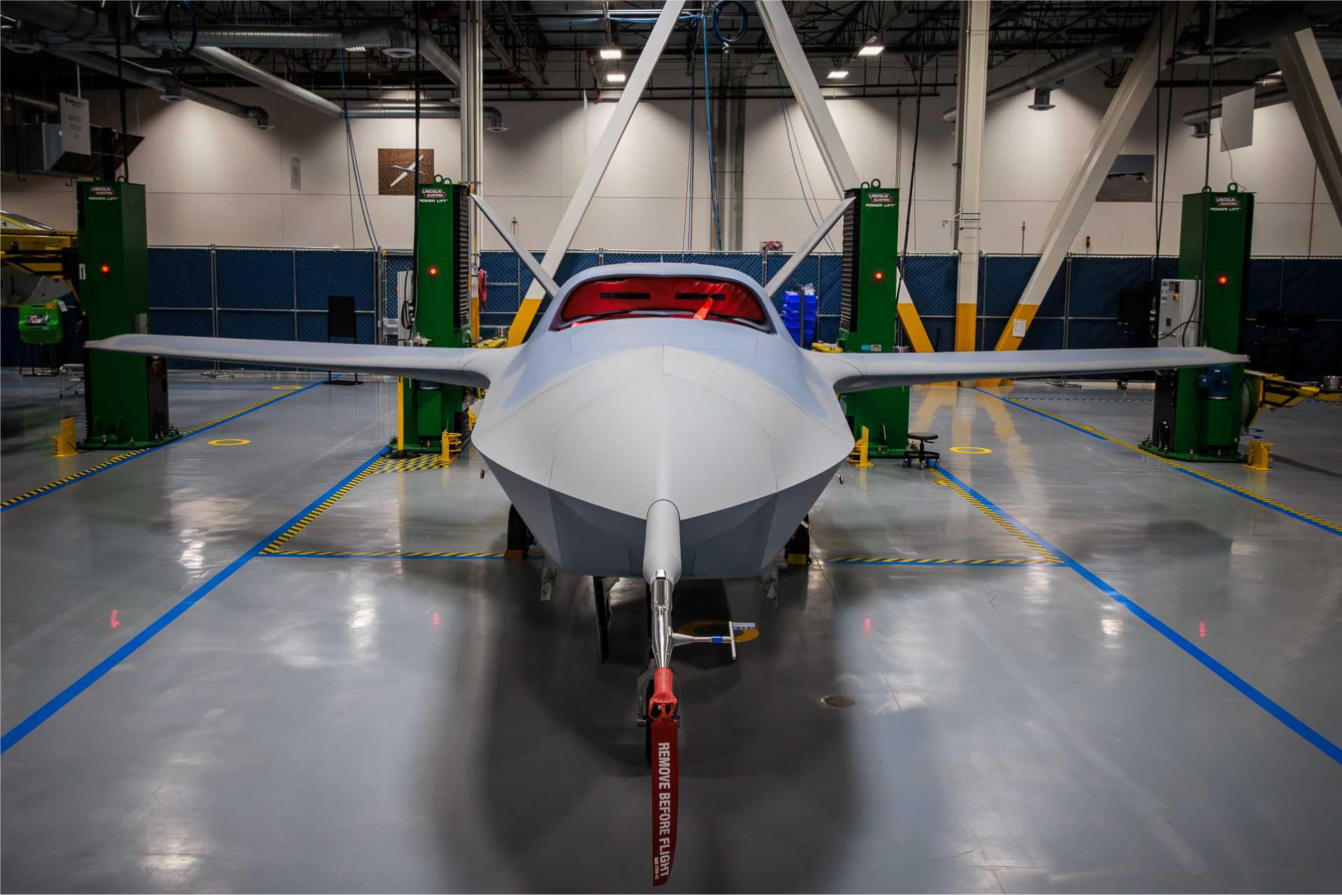 独家：美国空军公布通用原子公司 YFQ-42A 未来无人战斗机的设计