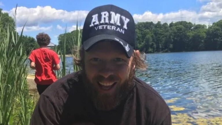 陆军兽医死而复生以原谅杀害他的凶手，因为在量刑听证会上播放了令人毛骨悚然的影响声明