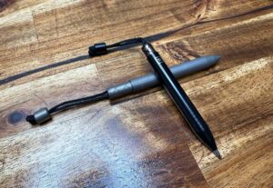 OCASO Titanium 迷你笔评测 – 适合您口袋或包的小 EDC 笔