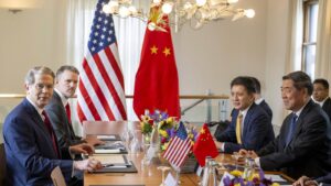 中国抨击美国禁止使用华为 Ascend 高级计算机芯片的新规定