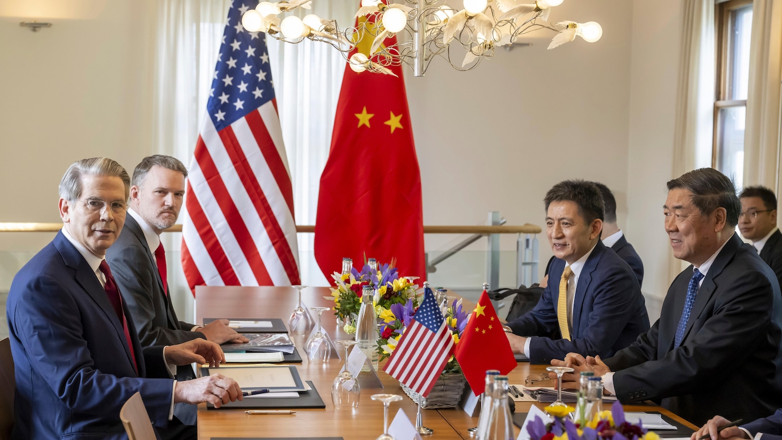 中国抨击美国禁止使用华为 Ascend 高级计算机芯片的新规定
