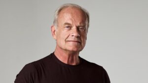 “Frasier”明星 Kelsey Grammer 对 AI纵表示越来越警惕