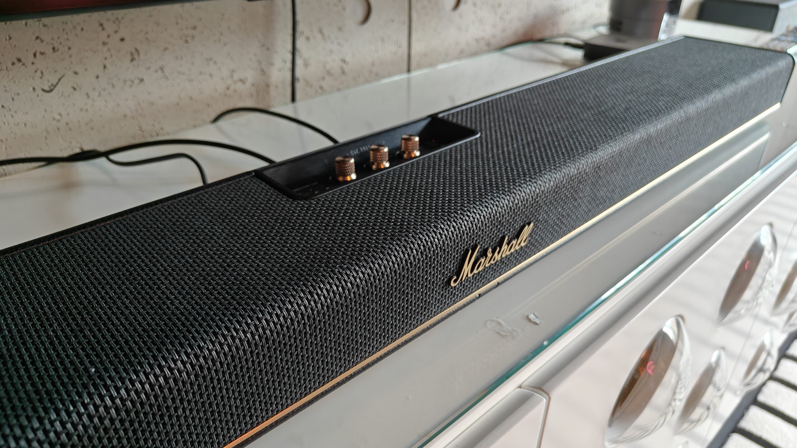 Marshall Heston 120 vs Sonos Arc Ultra：您应该购买哪种条形音箱？