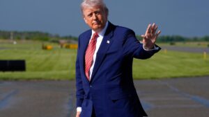 唐纳德·特朗普总统说弗拉基米尔·普京“绝对疯了”