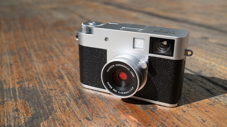 我尝试了 Fujifilm 可爱的新 X Half 相机，它充满了乐趣