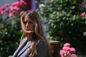 梅拉尼娅·特朗普 （Melania Trump） 警告深度伪造，然后使用她声音的数字克隆发布 AI 有声读物