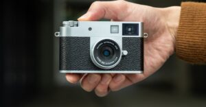 Fujifilm 的 X Half 相机非常专注于模拟氛围，它无法拍摄原始照片
