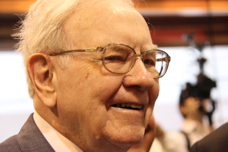 沃伦·巴菲特 （Warren Buffett） 的 2580 亿美元投资组合中有 26.4% 投资于 2 只领先的人工智能股票