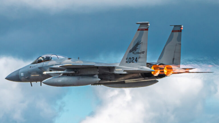 F-15 Eagle Top Speed：战斗机有多快？