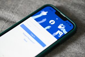 Meta 继续提供推广 Deepfake 裸体应用的广告