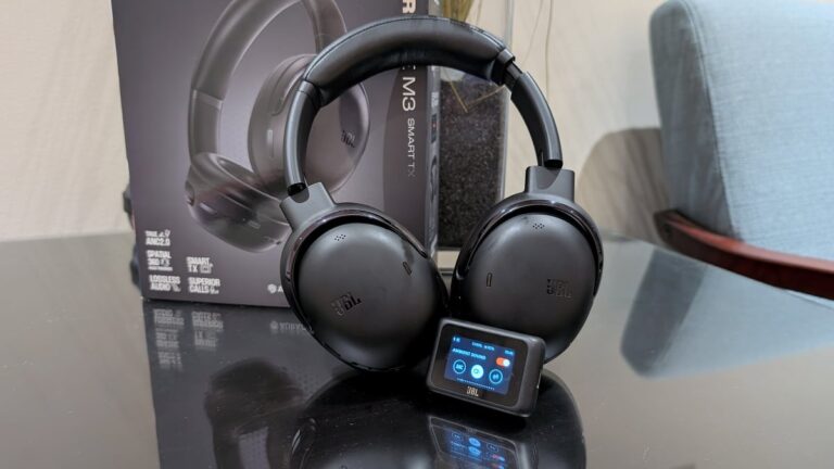 JBL Tour One M3 是功能丰富的 ANC 耳机，带有改变游戏规则的配件