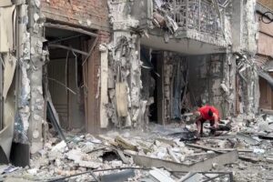 乌克兰和俄罗斯连夜进行无人机袭击，造成 7 人死亡：现场