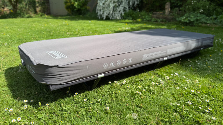Coleman Supercomfort 自动充气床垫评论：在户外享受一夜好眠的最快方法