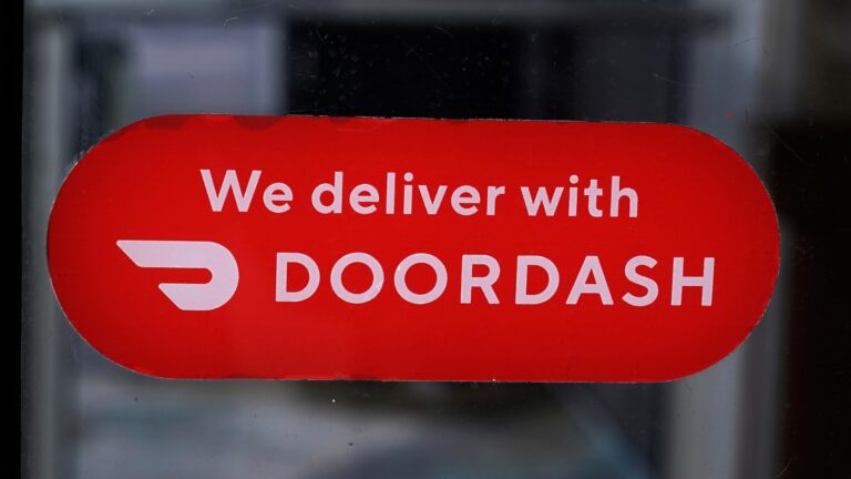 DoorDash 第一季度收入创下历史新高，并通过收购扩大交付范围
