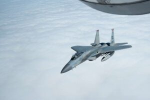 美国空军在与伊朗的紧张局势加剧之际向迭戈加西亚部署 F-15C 战斗机