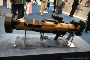 FEINDEF 2025：西班牙 Instalaza 为现代步兵推出新型可重复使用的 90 毫米火箭发射器