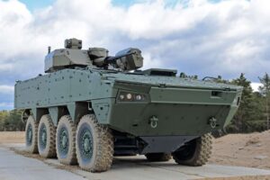 日本开始本地生产芬兰 Patria 8x8 AMV XP 8x8 装甲车