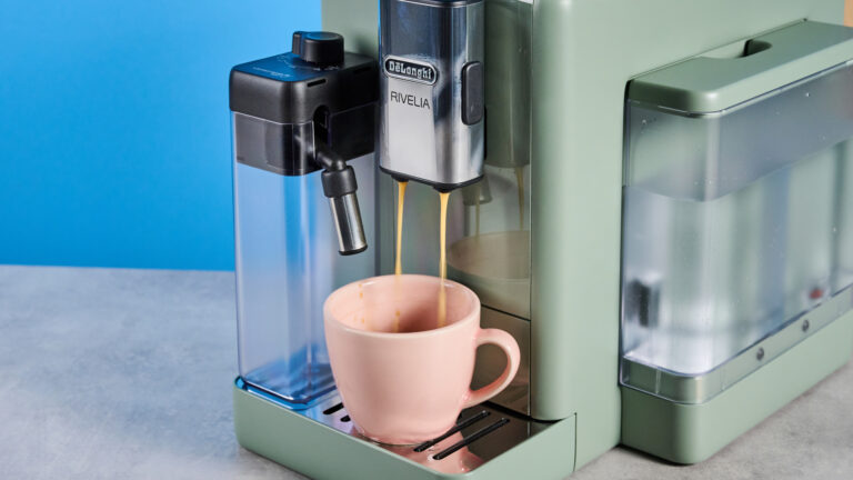 我喜欢加牛奶、糖和……AI 的咖啡？我测试了 De’Longhi 的新型超级自动浓缩咖啡机，它确实很有个性