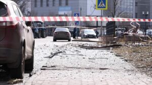 乌克兰无人机在夜间袭击中瞄准莫斯科，无人员伤亡报告